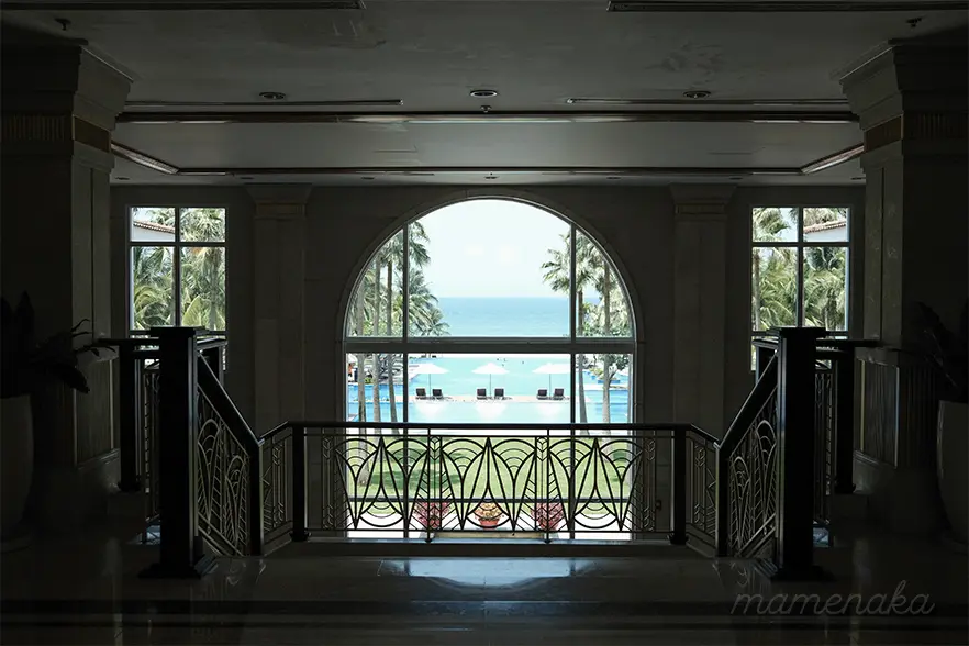 ダナン マリオット リゾート＆スパ ホテル館内からの、プール・ビーチの眺め・光景