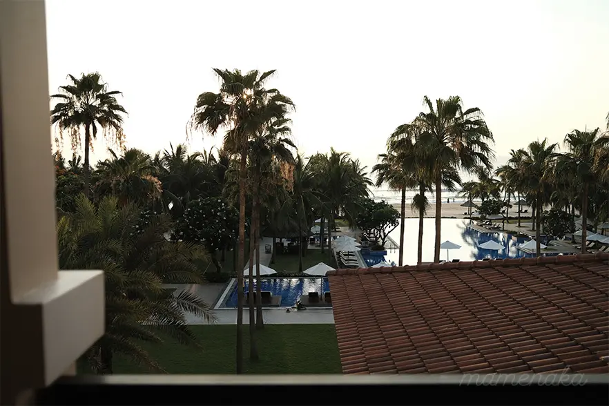 ダナン マリオット リゾート＆スパ 朝のホテル内敷地・プール・ビーチの光景